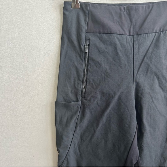 Athleta Headlands Hybrid High Rise Cargo Leggings 6 - Picture 3 of 9